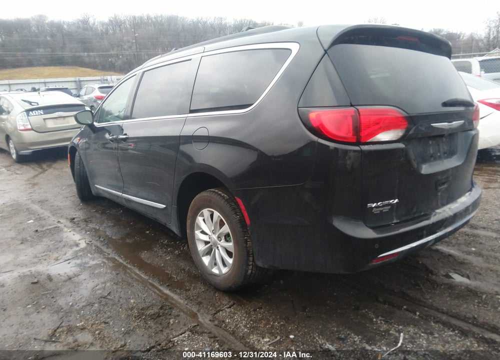 2017 CHRYSLER PACIFICA TOURING L VIN: 2C4RC1BG0HR821731