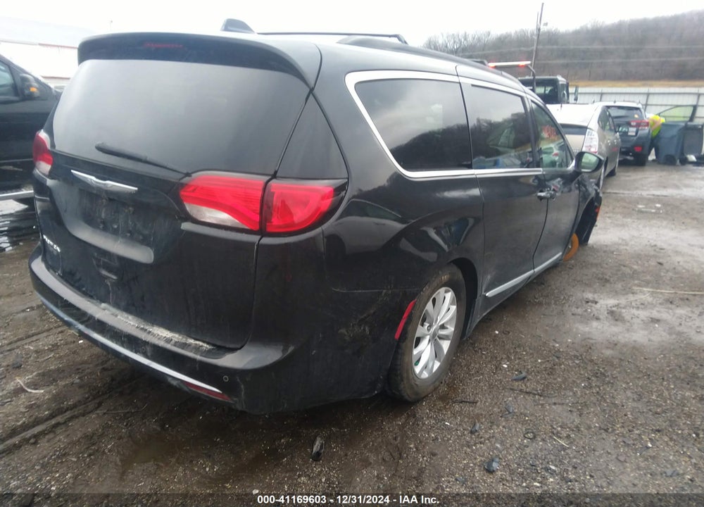 2017 CHRYSLER PACIFICA TOURING L VIN: 2C4RC1BG0HR821731