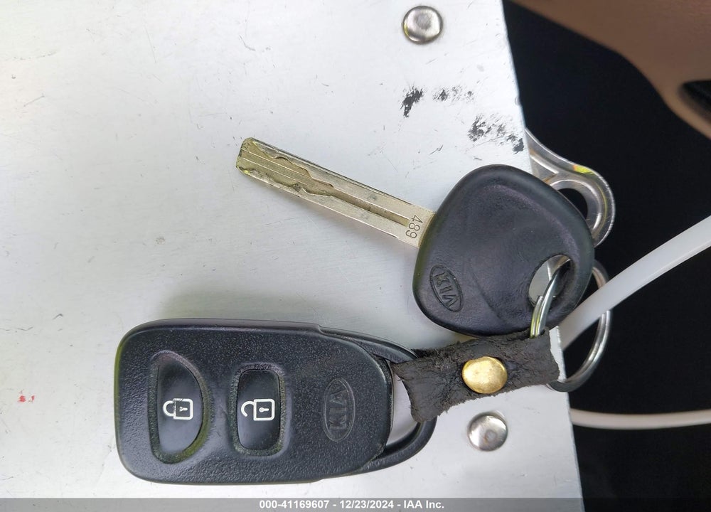 2012 KIA SORENTO LX V6 VIN: 5XYKT4A27CG299590