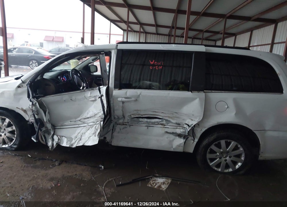 2016 CHRYSLER TOWN & COUNTRY VIN: 2C4RC1BG4GR301319