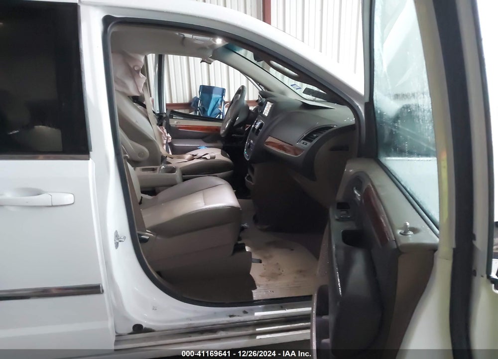 2016 CHRYSLER TOWN & COUNTRY VIN: 2C4RC1BG4GR301319