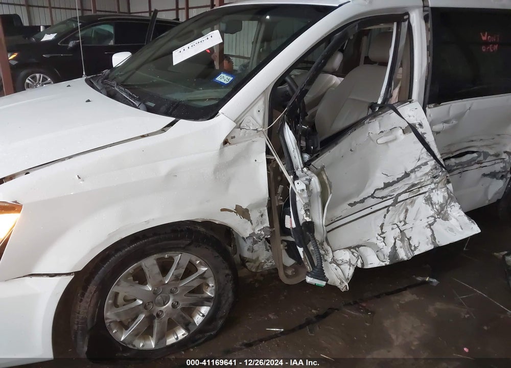 2016 CHRYSLER TOWN & COUNTRY VIN: 2C4RC1BG4GR301319