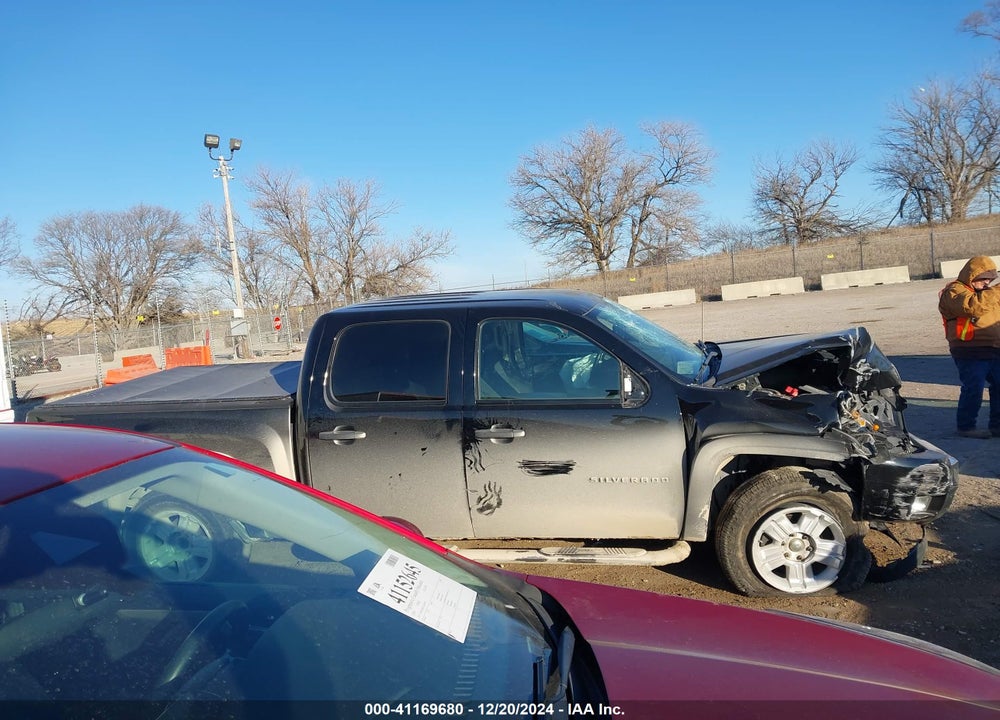 2011 CHEVROLET SILVERADO 1500 LT VIN: 3GCPKSE39BG195294
