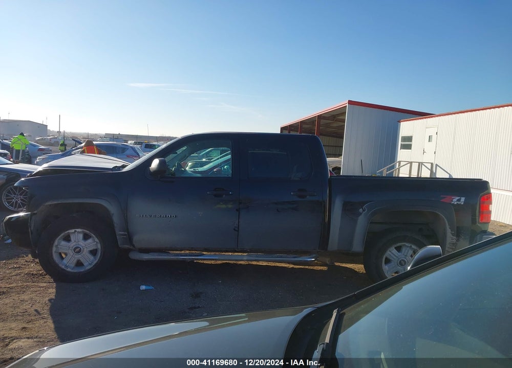2011 CHEVROLET SILVERADO 1500 LT VIN: 3GCPKSE39BG195294