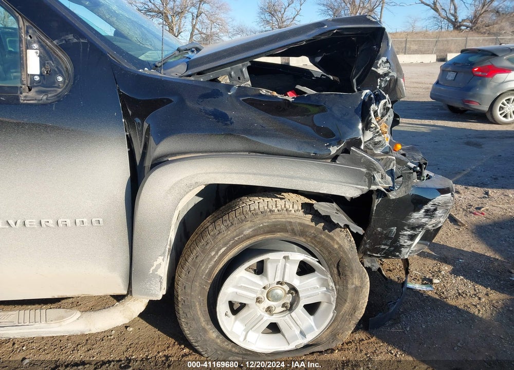 2011 CHEVROLET SILVERADO 1500 LT VIN: 3GCPKSE39BG195294