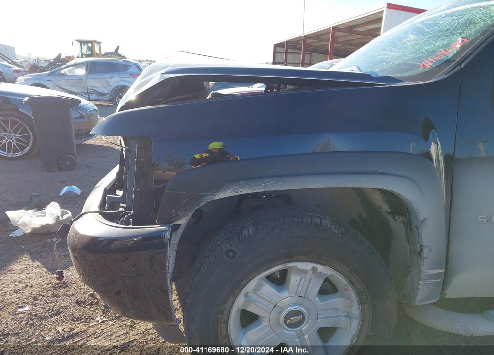2011 CHEVROLET SILVERADO 1500 LT VIN: 3GCPKSE39BG195294