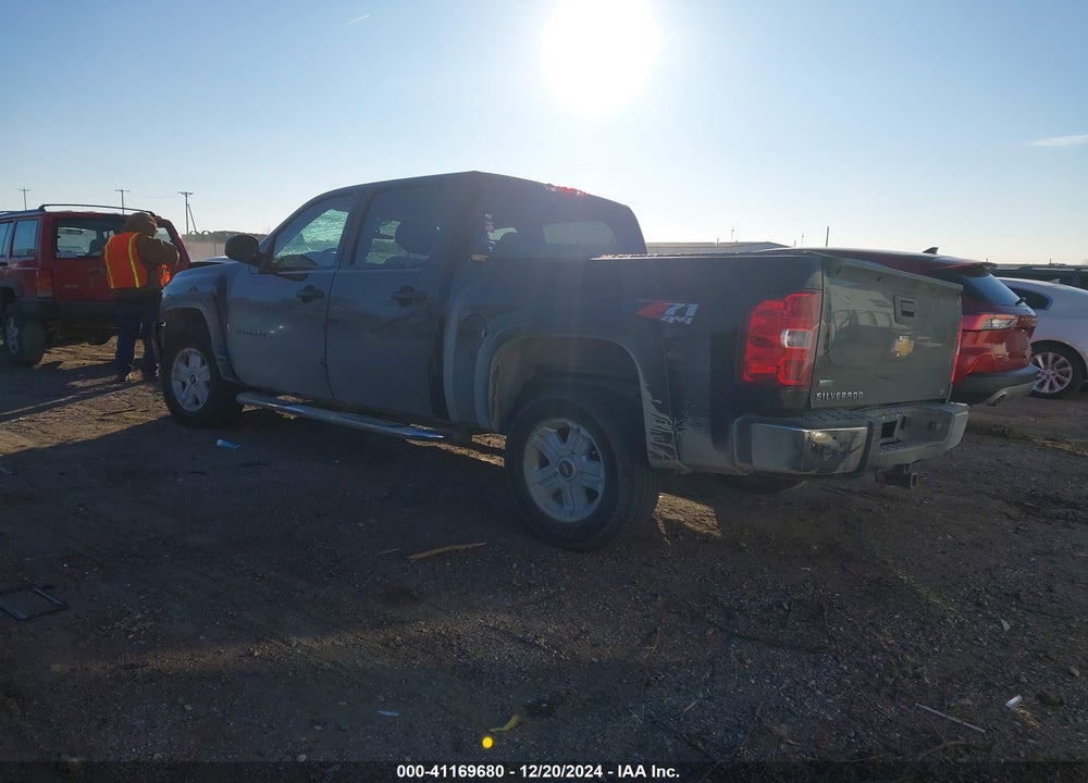 2011 CHEVROLET SILVERADO 1500 LT VIN: 3GCPKSE39BG195294