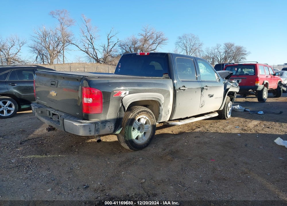 2011 CHEVROLET SILVERADO 1500 LT VIN: 3GCPKSE39BG195294