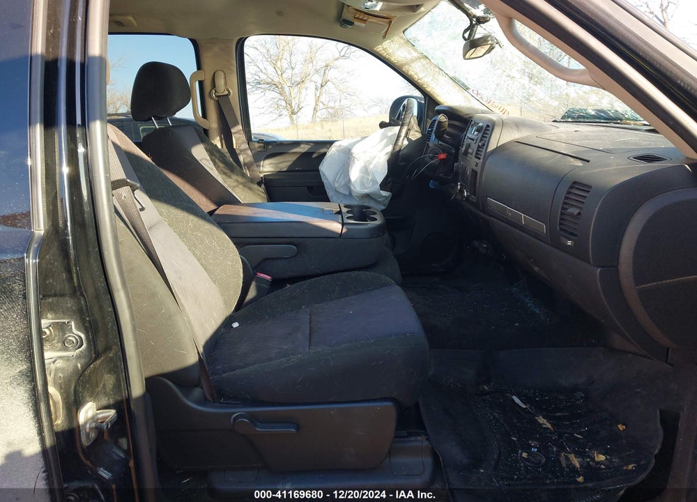 2011 CHEVROLET SILVERADO 1500 LT VIN: 3GCPKSE39BG195294