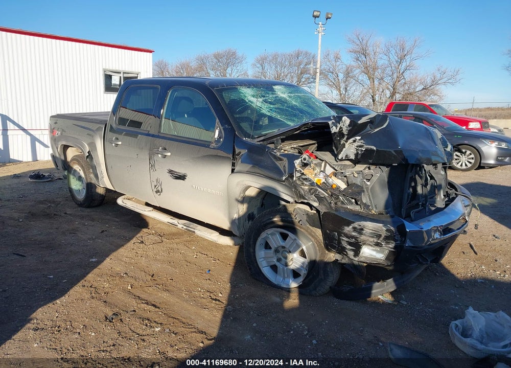 2011 CHEVROLET SILVERADO 1500 LT VIN: 3GCPKSE39BG195294