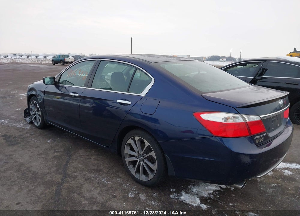 2015 HONDA ACCORD VIN: 1HGCR2F51FA010526