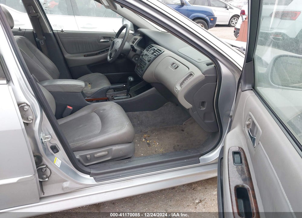 2001 HONDA ACCORD 3.0 EX VIN: 1HGCG16581A020267