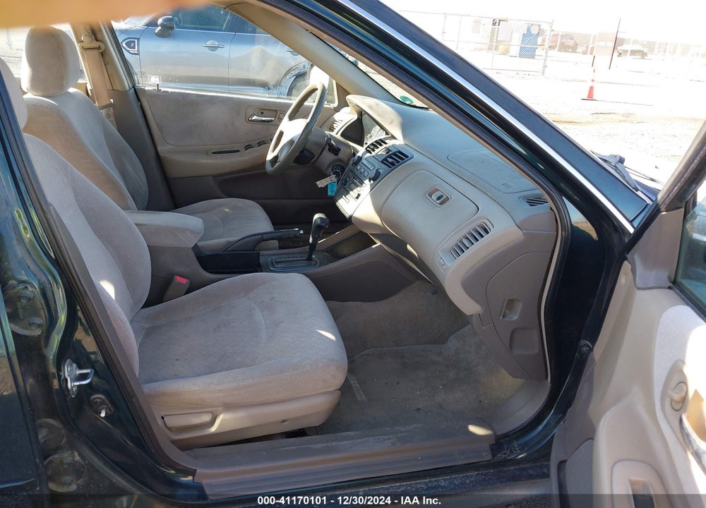 2001 HONDA ACCORD 2.3 LX VIN: 3HGCG66561G700487