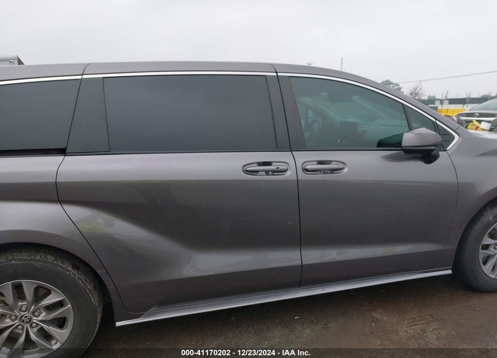 2022 TOYOTA SIENNA LE VIN: 5TDKRKEC6NS076937