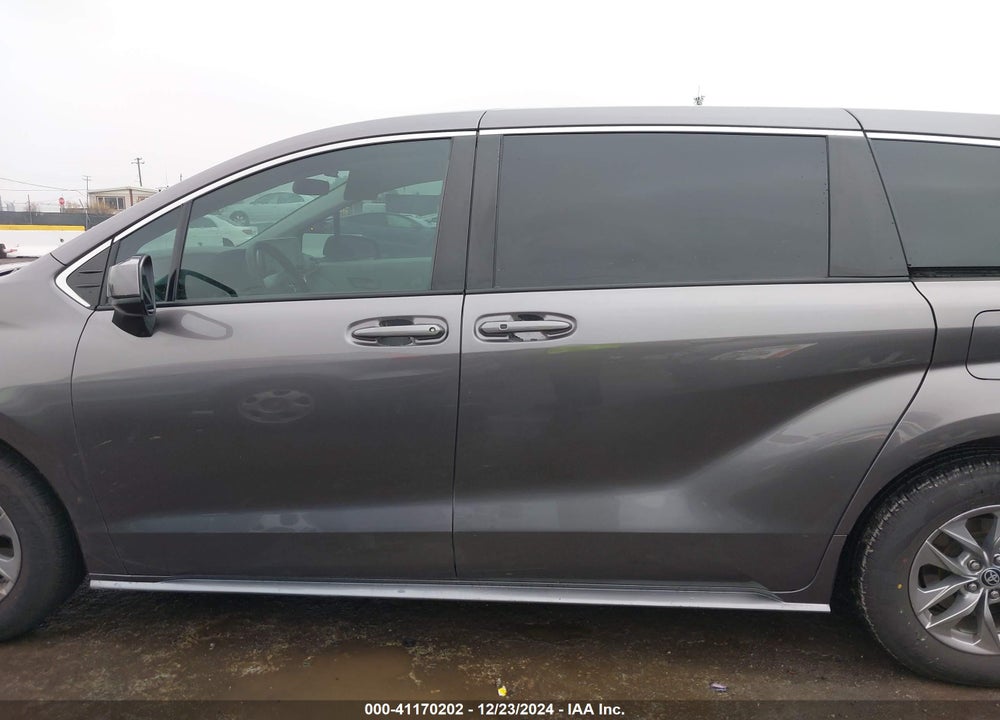2022 TOYOTA SIENNA LE VIN: 5TDKRKEC6NS076937