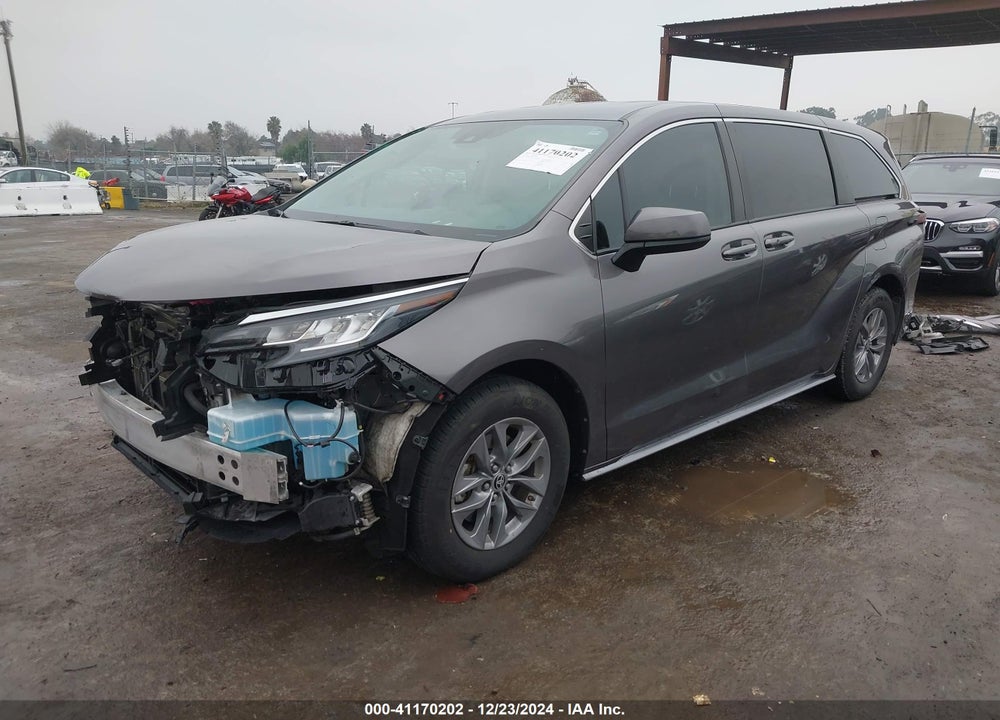 2022 TOYOTA SIENNA LE VIN: 5TDKRKEC6NS076937