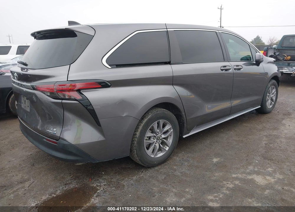 2022 TOYOTA SIENNA LE VIN: 5TDKRKEC6NS076937
