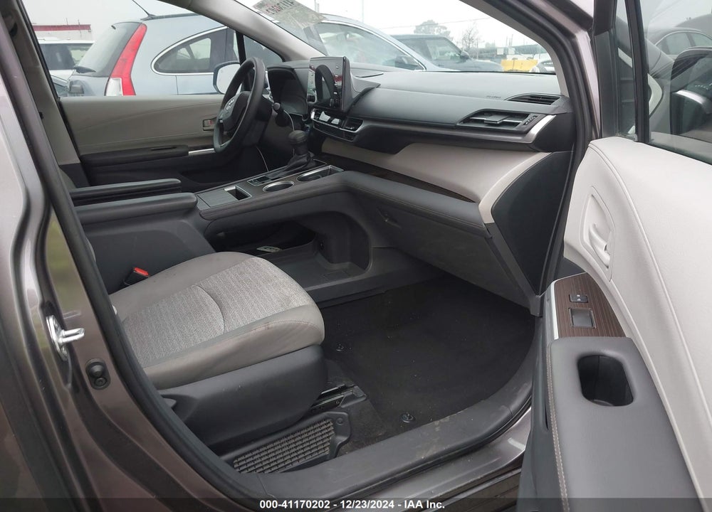 2022 TOYOTA SIENNA LE VIN: 5TDKRKEC6NS076937