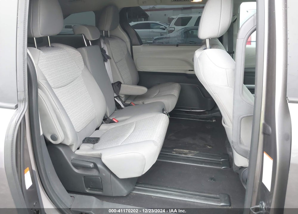 2022 TOYOTA SIENNA LE VIN: 5TDKRKEC6NS076937