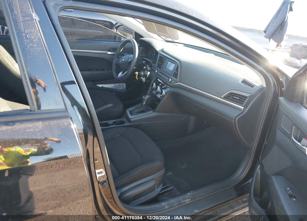 2019 HYUNDAI ELANTRA VIN: 5NPD74LF6KH418766
