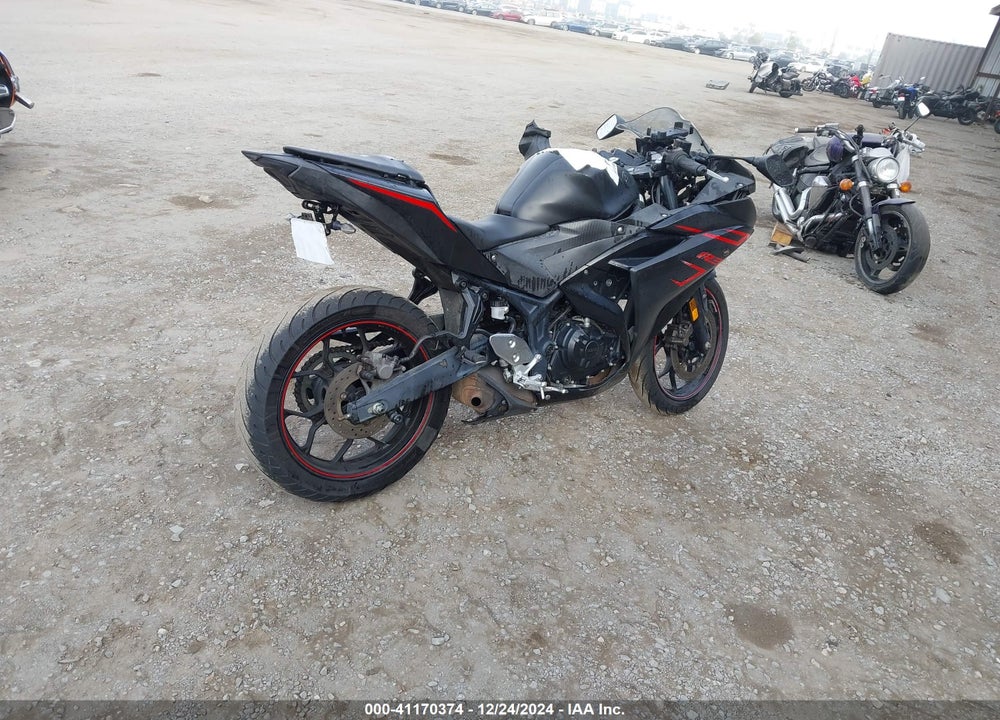 2017 YAMAHA YZFR3 VIN: MH3RH06Y9HK017135
