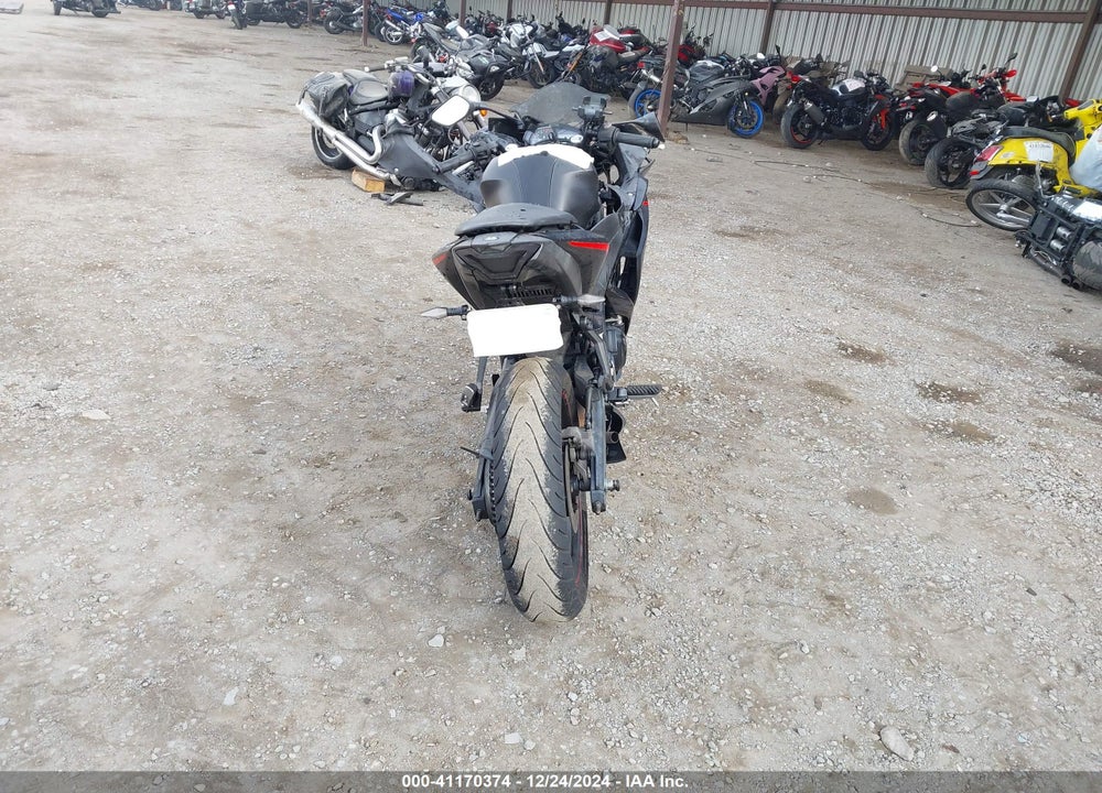2017 YAMAHA YZFR3 VIN: MH3RH06Y9HK017135