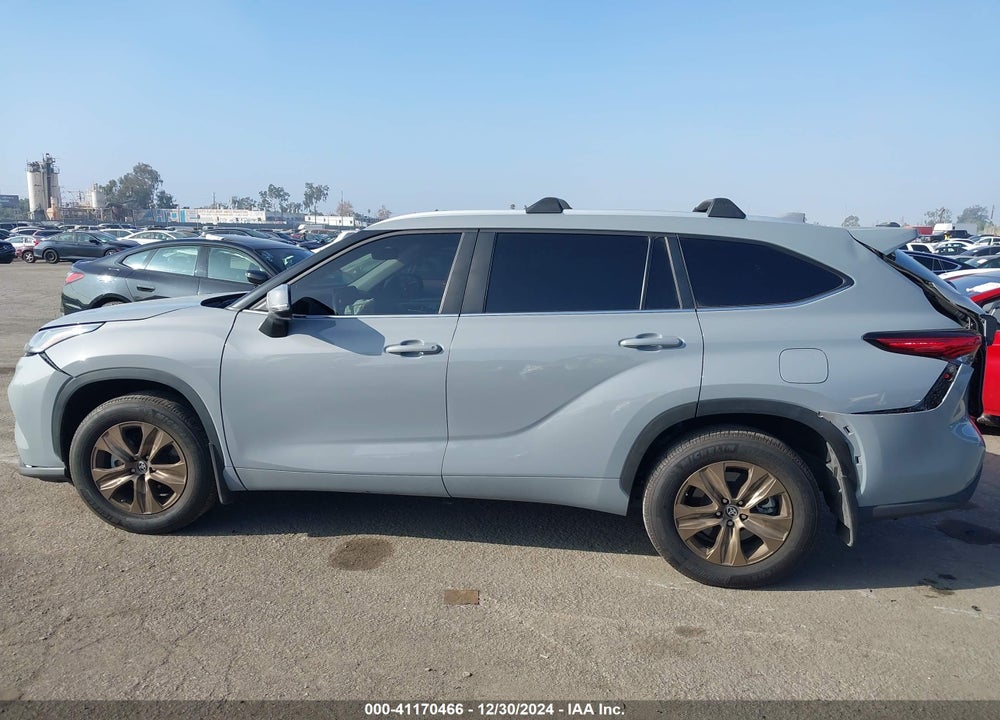 2023 TOYOTA HIGHLANDER HYBRID XLE BRONZE VIN: 5TDAARAH7PS527406