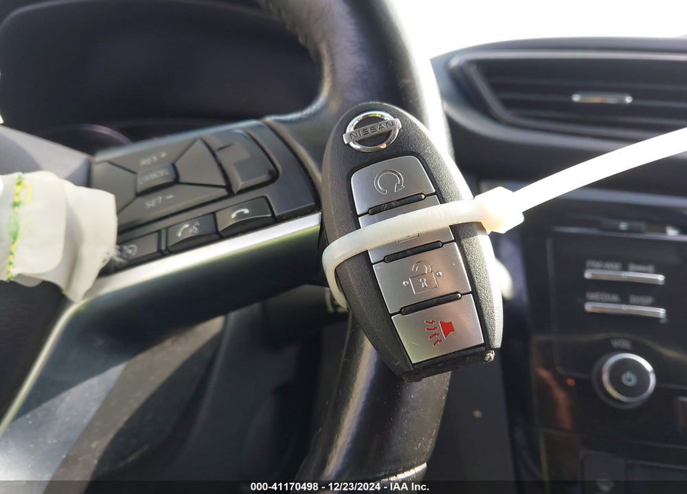 2017 NISSAN ROGUE SV VIN: JN8AT2MT4HW143218