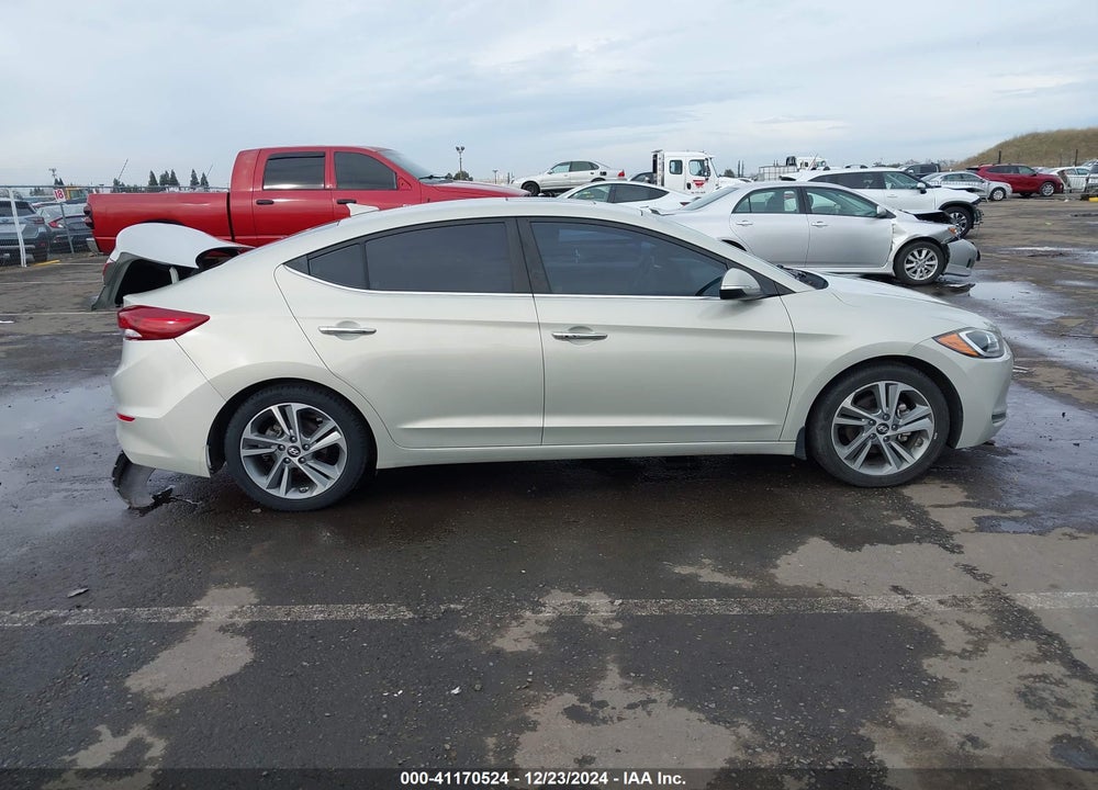 2017 HYUNDAI ELANTRA VIN: KMHD84LF7HU164735