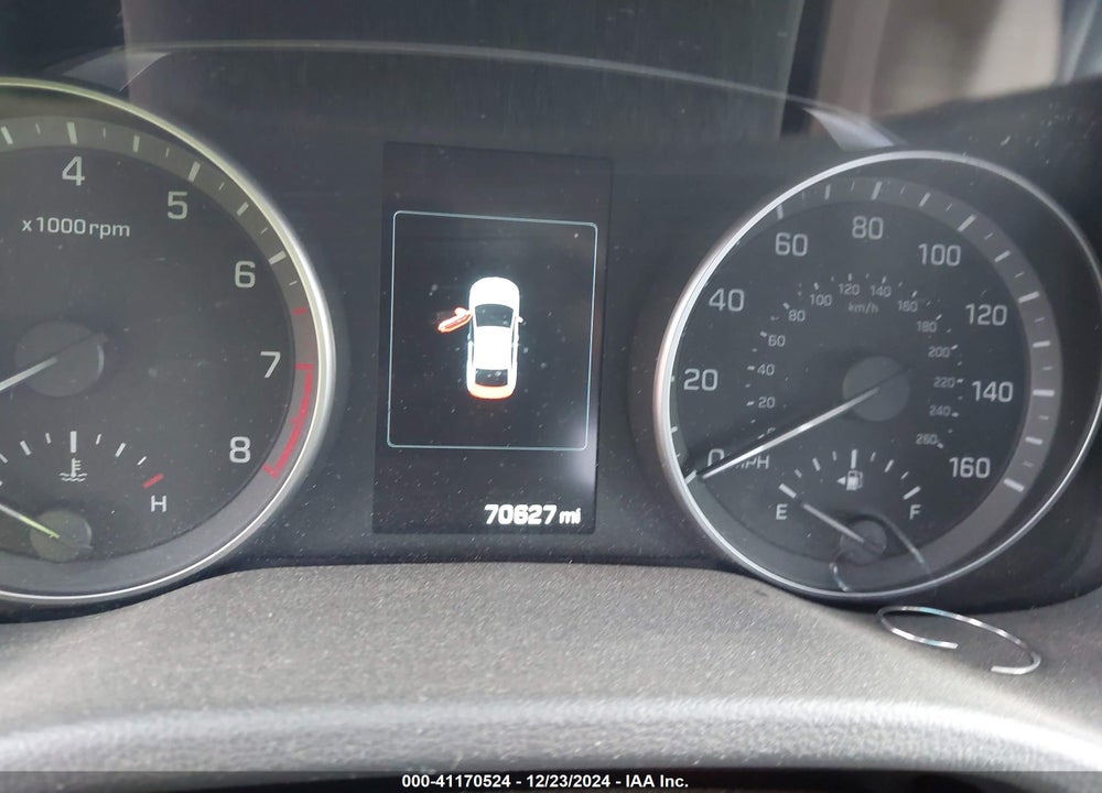 2017 HYUNDAI ELANTRA VIN: KMHD84LF7HU164735