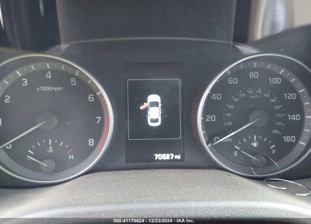 2017 HYUNDAI ELANTRA VIN: KMHD84LF7HU164735