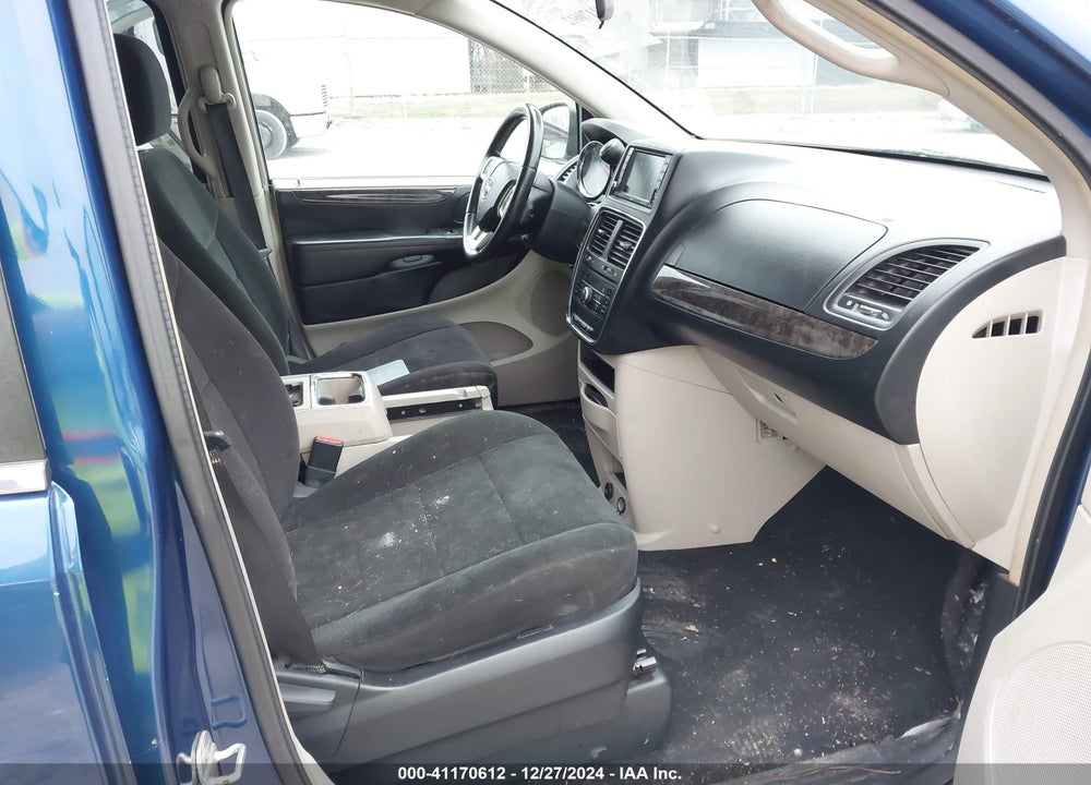2011 DODGE GRAND CARAVAN CREW VIN: 2D4RN5DG5BR792025
