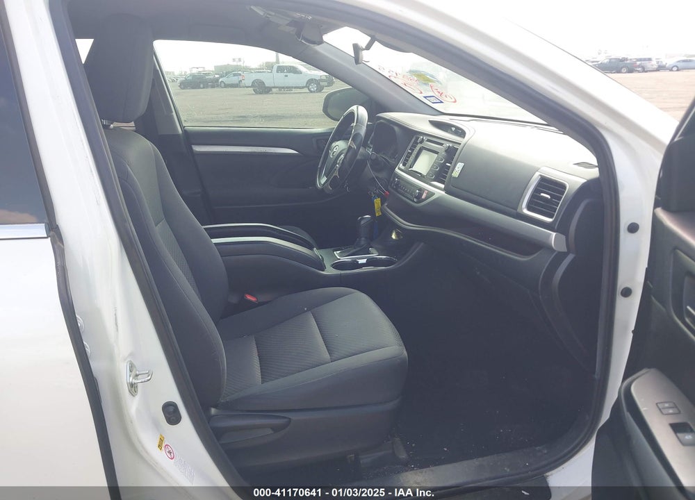 2019 TOYOTA HIGHLANDER LE VIN: 5TDZARFH7KS059312
