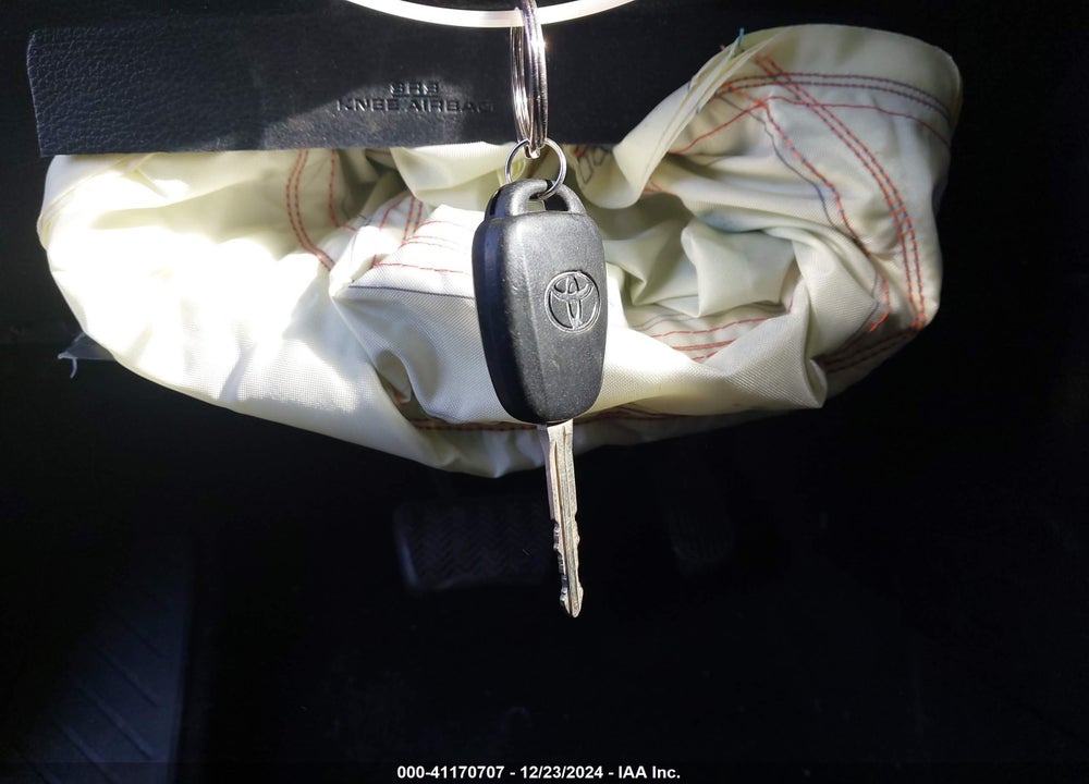2018 TOYOTA COROLLA LE VIN: 5YFBURHE8JP794108