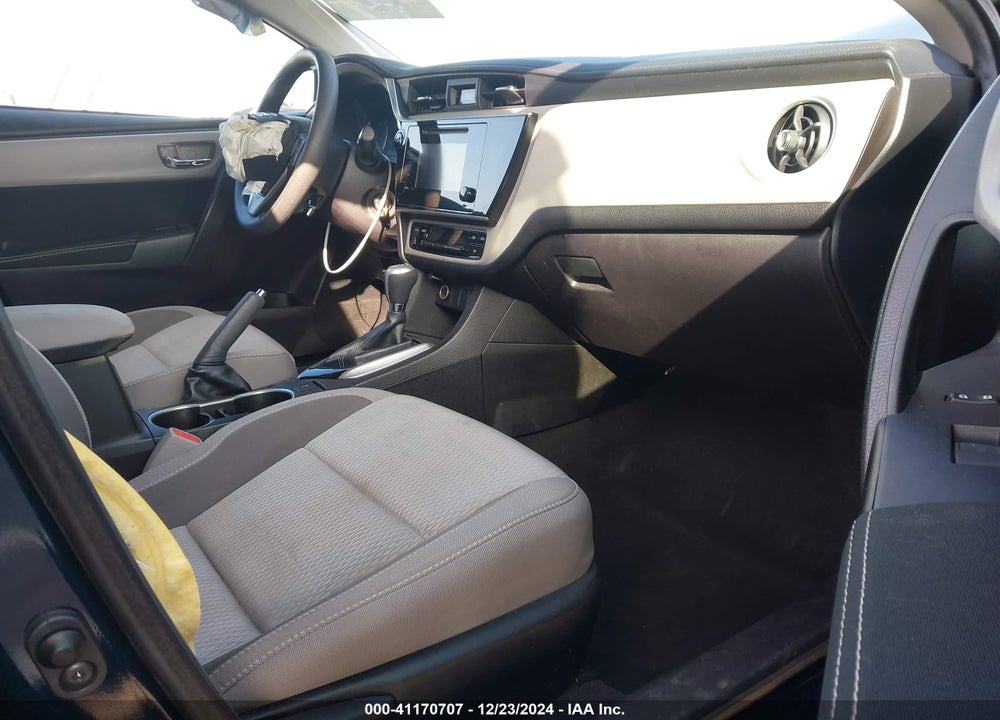 2018 TOYOTA COROLLA LE VIN: 5YFBURHE8JP794108