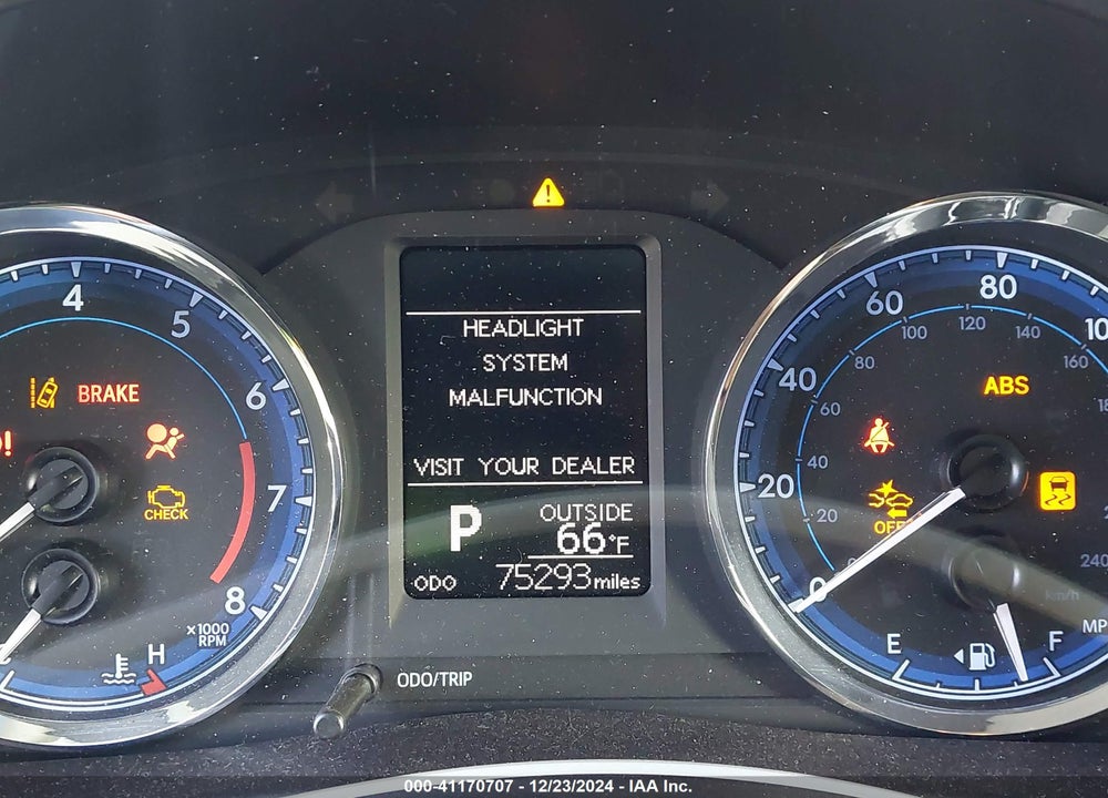 2018 TOYOTA COROLLA LE VIN: 5YFBURHE8JP794108