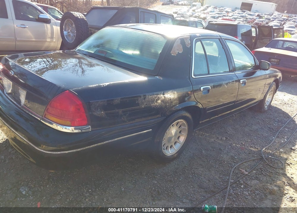 1999 FORD CROWN VICTORIA LX VIN: 2FAFP74WXXX132732
