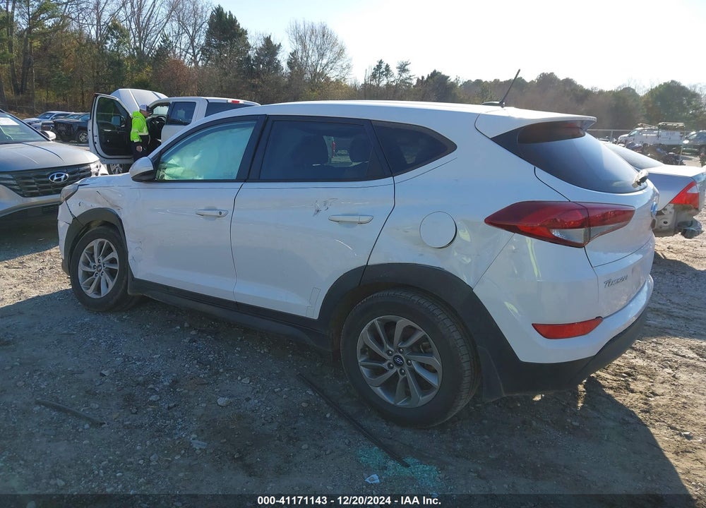 2016 HYUNDAI TUCSON SE VIN: KM8J23A47GU108065