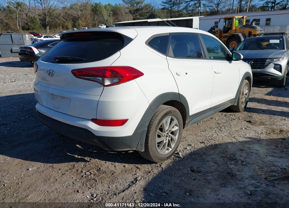 2016 HYUNDAI TUCSON SE VIN: KM8J23A47GU108065