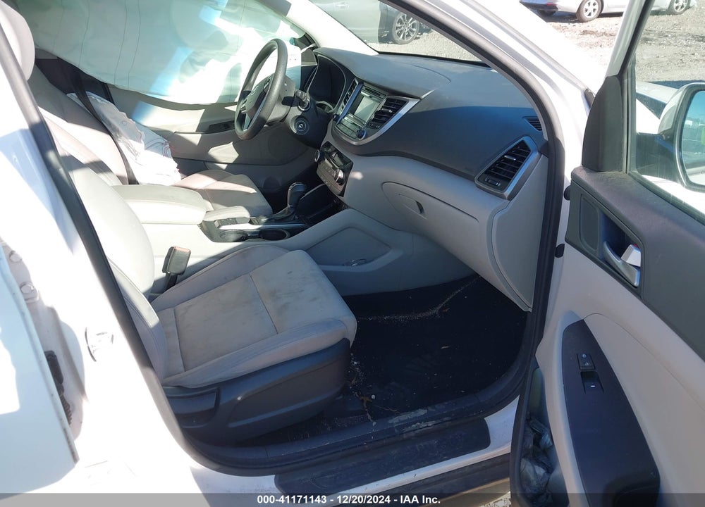 2016 HYUNDAI TUCSON SE VIN: KM8J23A47GU108065