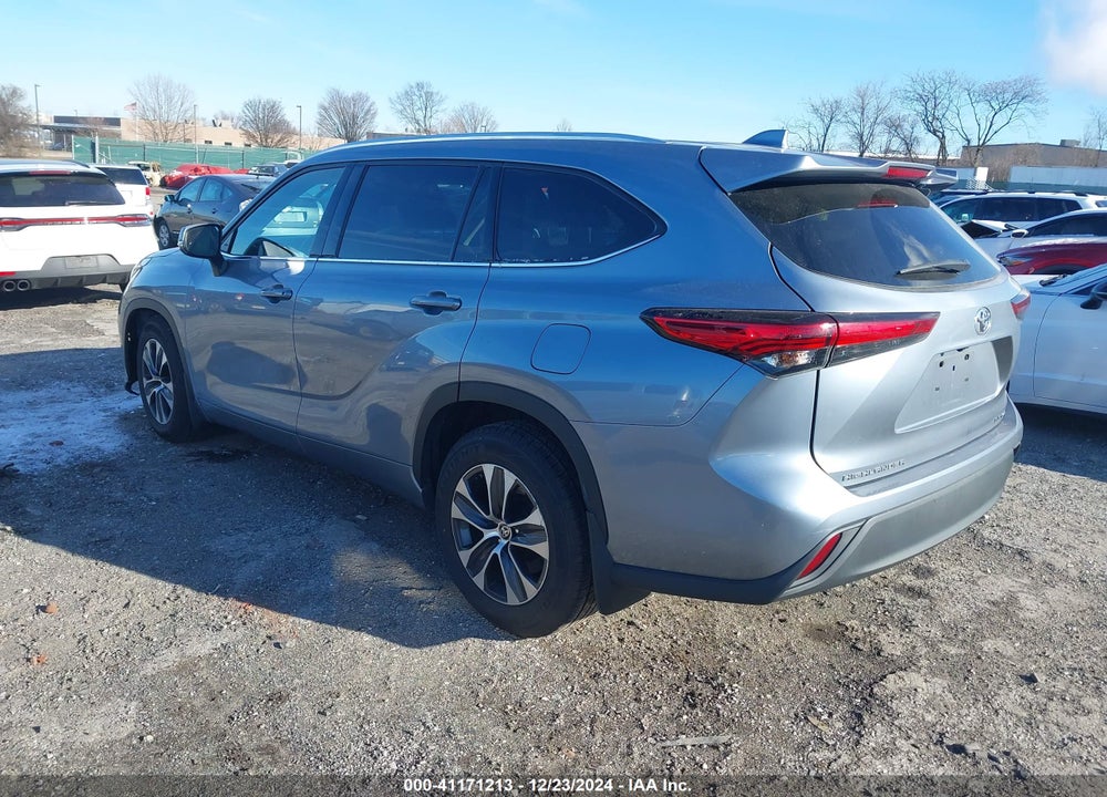 2021 TOYOTA HIGHLANDER XLE VIN: 5TDGZRBH9MS113878