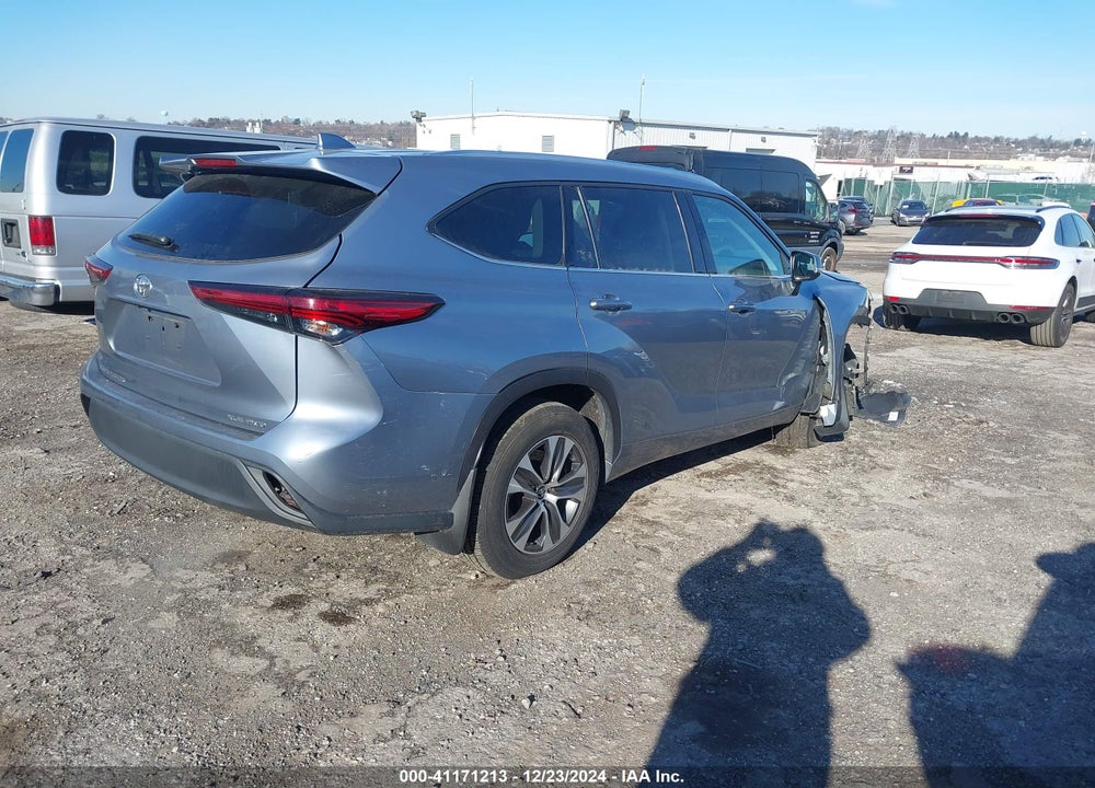 2021 TOYOTA HIGHLANDER XLE VIN: 5TDGZRBH9MS113878