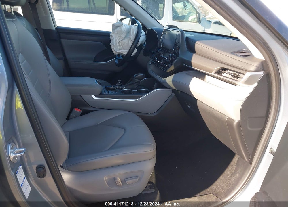2021 TOYOTA HIGHLANDER XLE VIN: 5TDGZRBH9MS113878