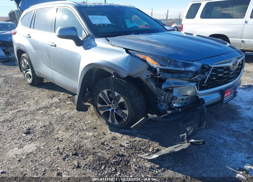2021 TOYOTA HIGHLANDER XLE VIN: 5TDGZRBH9MS113878