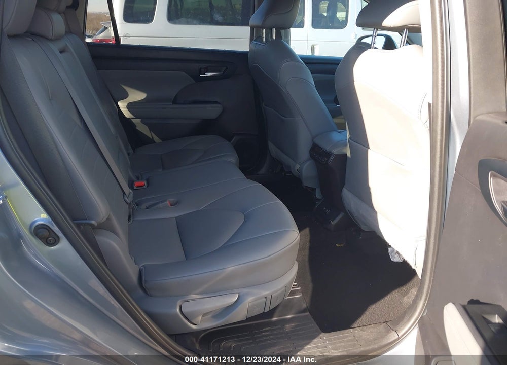 2021 TOYOTA HIGHLANDER XLE VIN: 5TDGZRBH9MS113878
