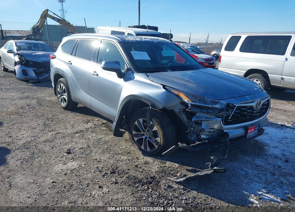 2021 TOYOTA HIGHLANDER XLE VIN: 5TDGZRBH9MS113878