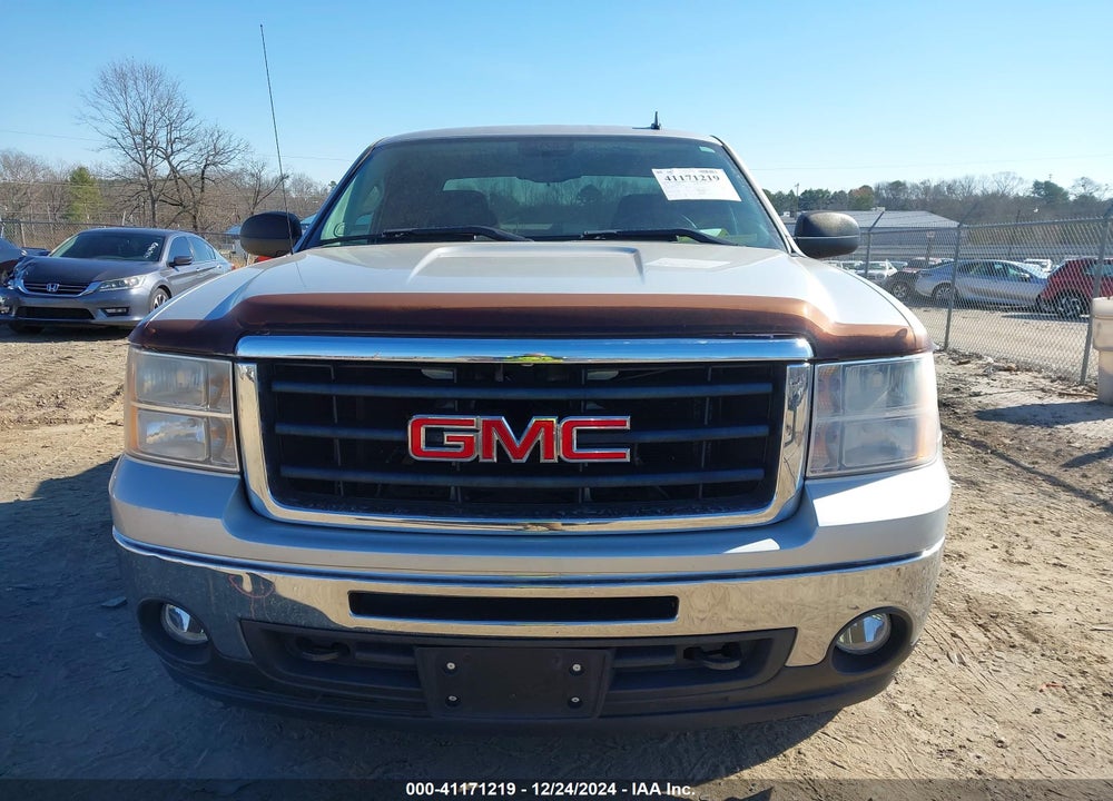 2011 GMC SIERRA 1500 SLE VIN: 1GTR2VE35BZ125589