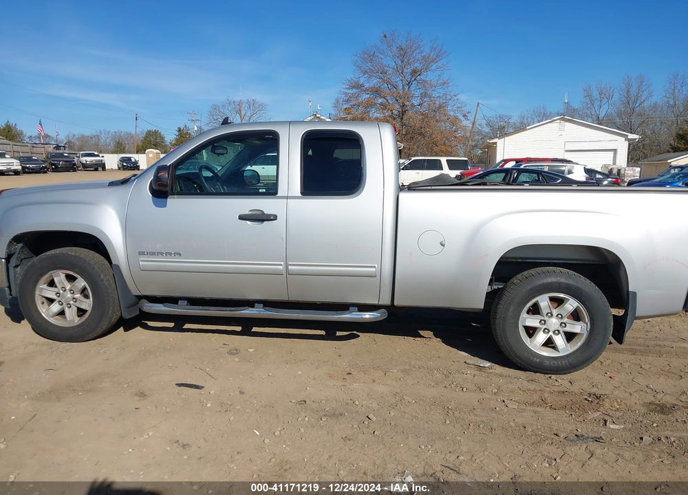 2011 GMC SIERRA 1500 SLE VIN: 1GTR2VE35BZ125589