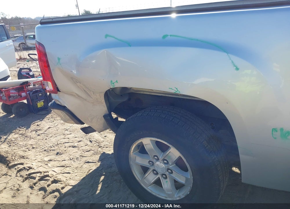 2011 GMC SIERRA 1500 SLE VIN: 1GTR2VE35BZ125589