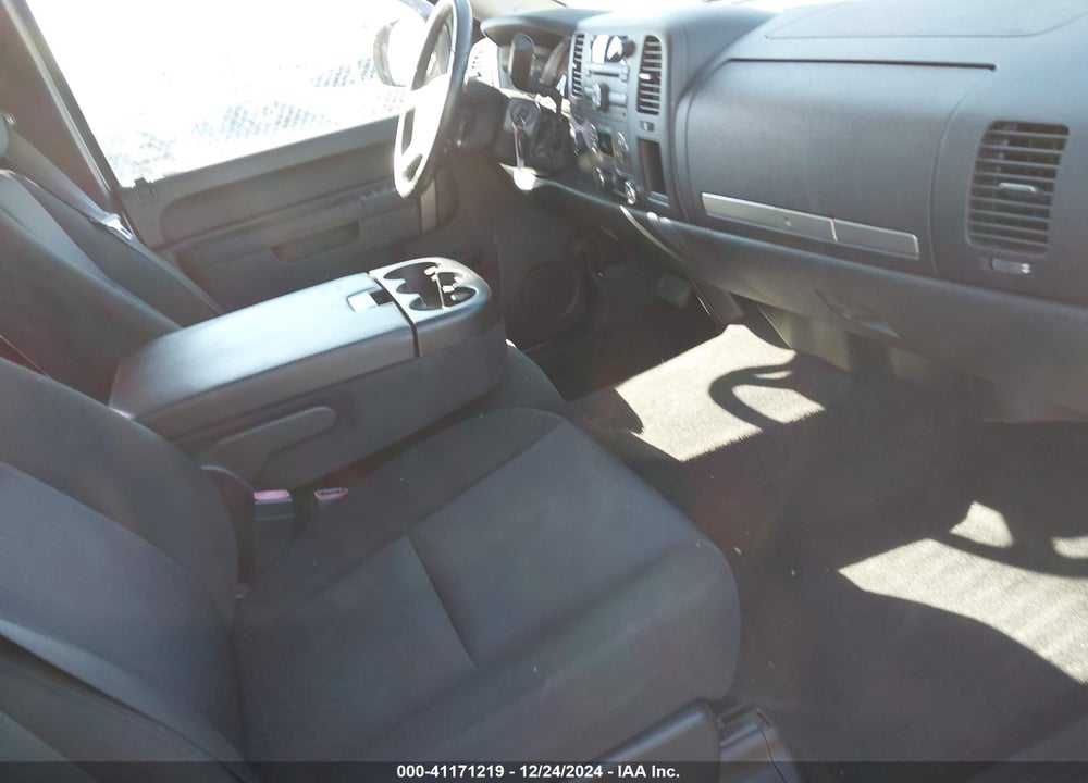 2011 GMC SIERRA 1500 SLE VIN: 1GTR2VE35BZ125589